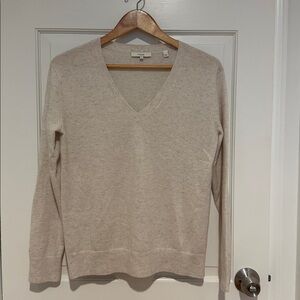Vince 100% cashmere V-Neck long sleeve sweater light gray/cream marl color